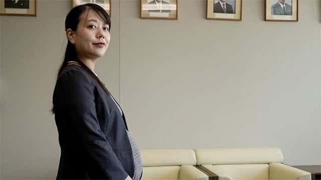 Japanese mayor makes history with maternity leave that caused a stir