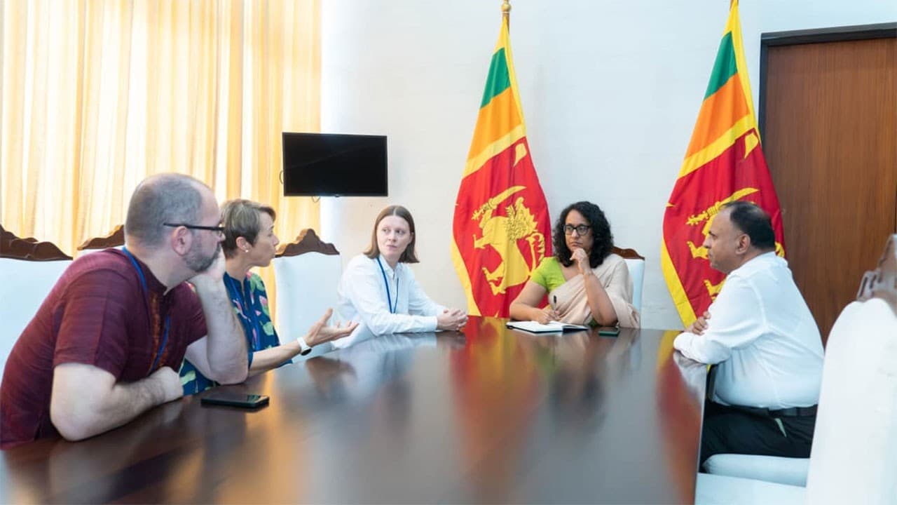 PM discusses national strategy to end rabies in Sri Lanka