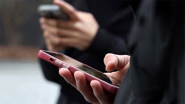 French parliament backs social media ban for children under 15