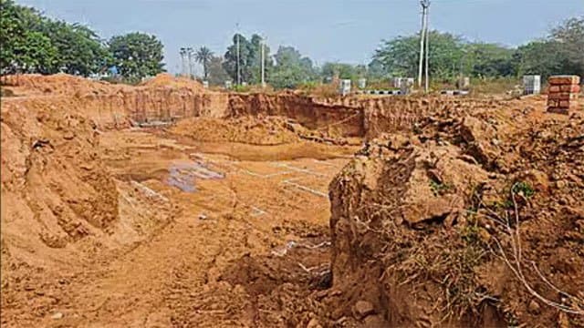Five people killed in soil collapse in northern China