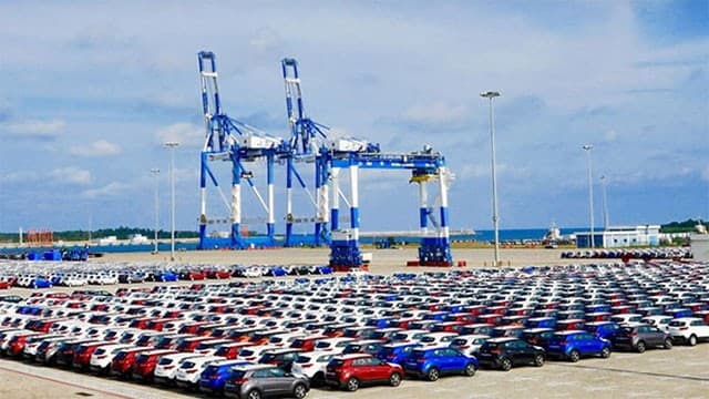 Over 1,000 imported vehicles remain unclaimed at Hambantota Port