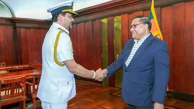 Navy Commander calls on Foreign Minister Vijitha Herath
