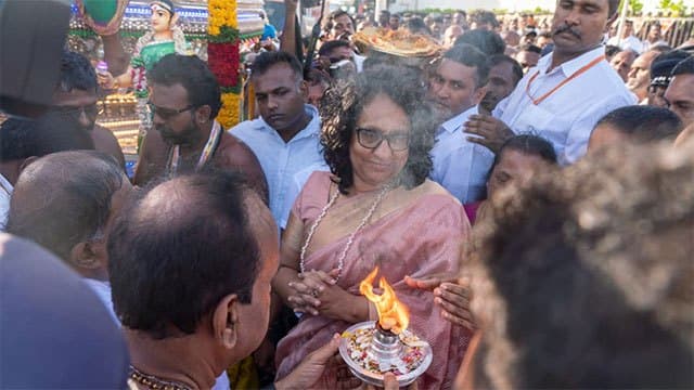 PM joins devotees at historic Aadi Vel Festival in Colombo