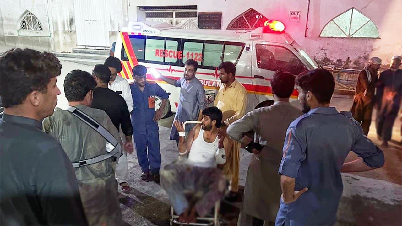 Raid on Pakistani police post leaves 11 officers and 15 attackers dead