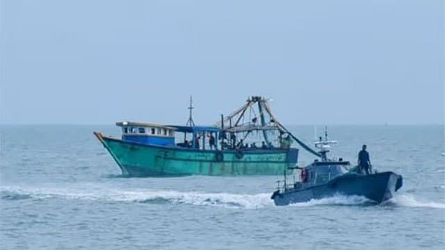 SLAF and Navy launch joint operation to rescue fishing vessel in distress off Negombo