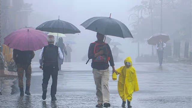 Showers exceeding 75 mm expected in Sabaragamuwa, Kandy and Nuwara Eliya today