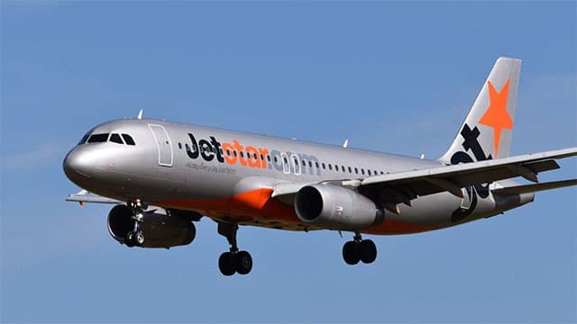 Jetstar introduces fees for carry-on luggage in overhead lockers