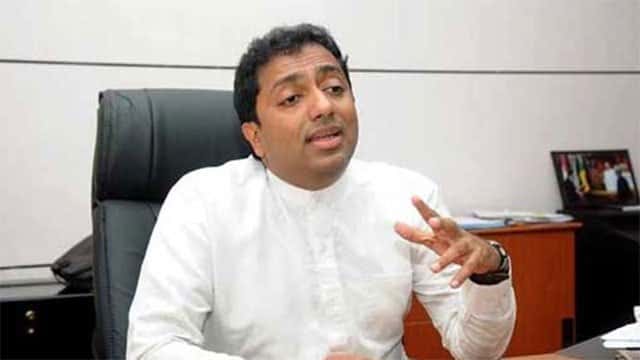 Ex-Minister Akila Viraj appears before Bribery Commission