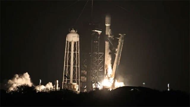 'No danger to Earth' - SpaceX rocket to crash into Moon