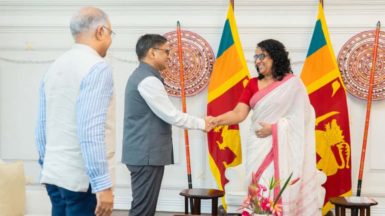 PM Harini and Indian Foreign Secretary discuss bilateral cooperation in education