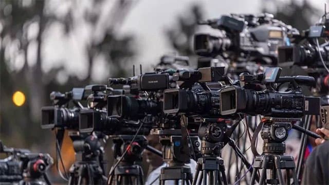 Pakistan restricts international media reporting