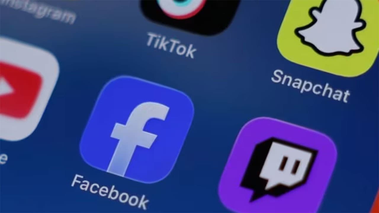 Three in five Americans favor stronger oversight of social media companies, Reuters/Ipsos poll finds