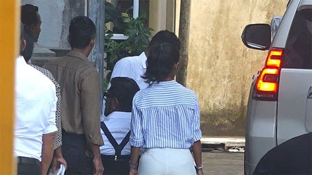 Ex-Minister Keheliya Rambukwella arrives at Bribery Commission