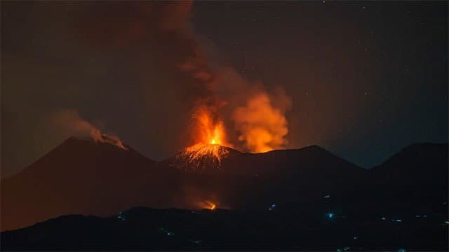US tourist dies after being struck by lightning while hiking Sicily’s Mount Etna