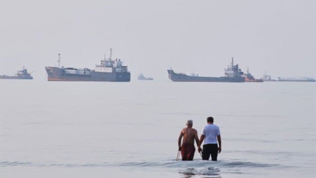 Trump says no talks planned with Iran, Tehran says Strait of Hormuz still shut