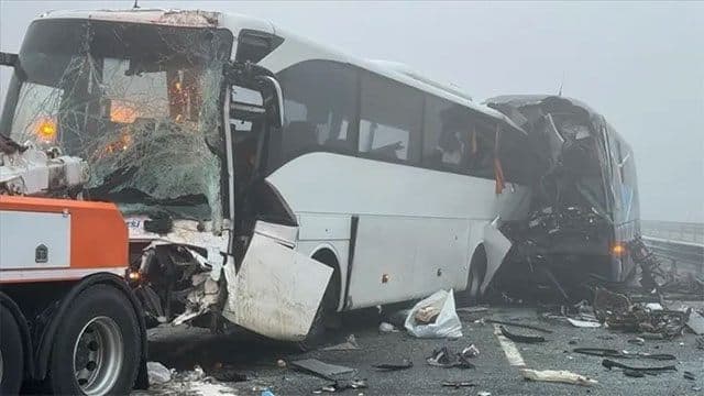 Bus-truck head-on collision kills at least 21 in Brazil