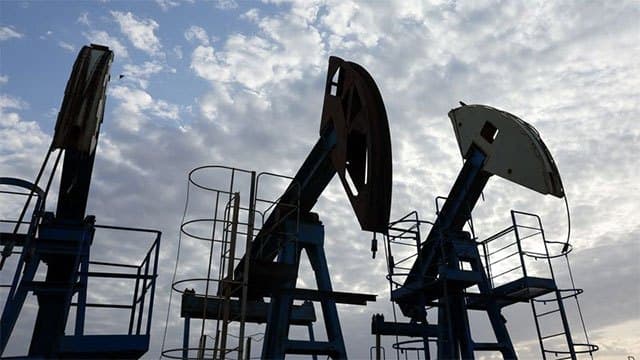 Oil hits 3-week high on Middle East supply concerns amid war impasse