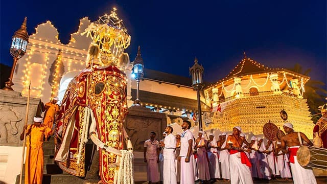 First Randoli Perahera parades the streets of Kandy