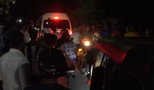 One killed, another seriously injured in Aluthgama railway crossing accident