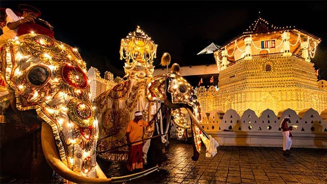 Second Randoli Perahera parades the streets of Kandy