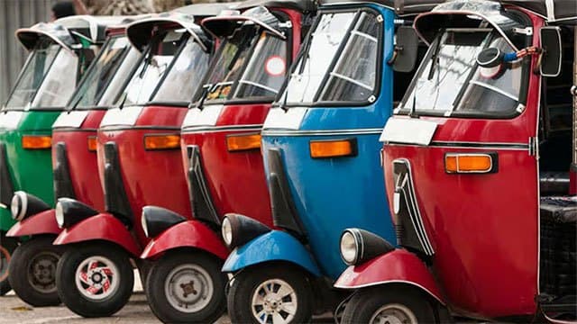 No decision to raise minimum age for three-wheeler drivers to 40: Minister