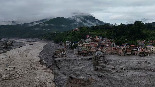 Nearly 1,500 missing in Nepal and China after devastating Himalaya flood