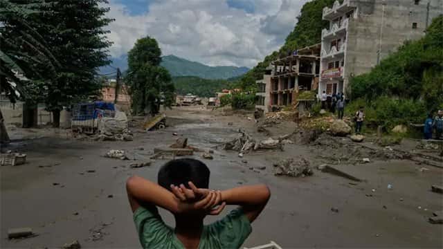 Death toll in Nepal flood reaches 469, police say