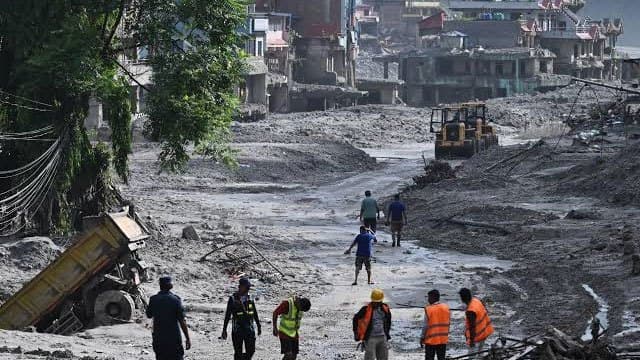 Nepal begins burials as flood death toll rises to 762