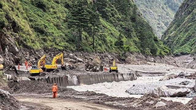 New barrier lake 'basically cleared' but China warns of continual rain