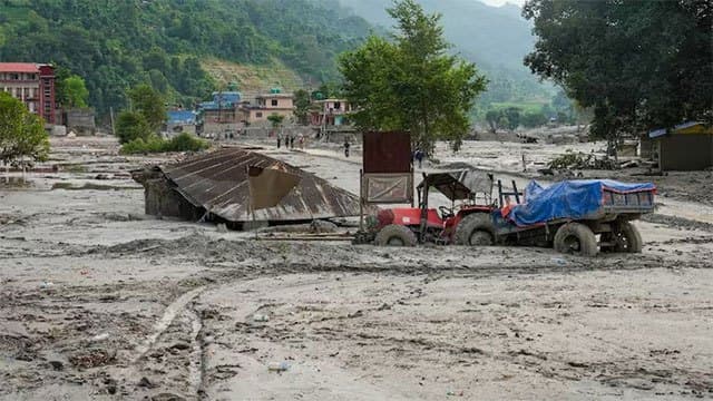 Death toll in Nepal floods rises to 903