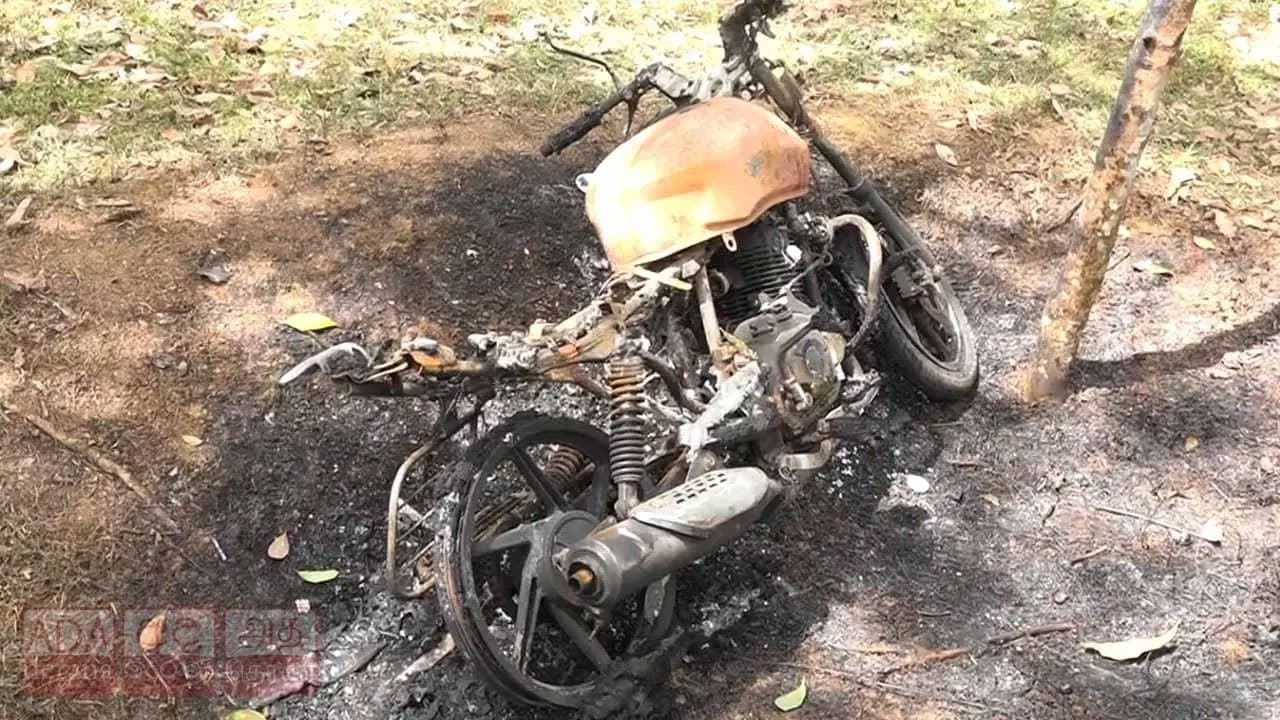 Motorcycle linked to Payagala shooting found torched in rubber estate