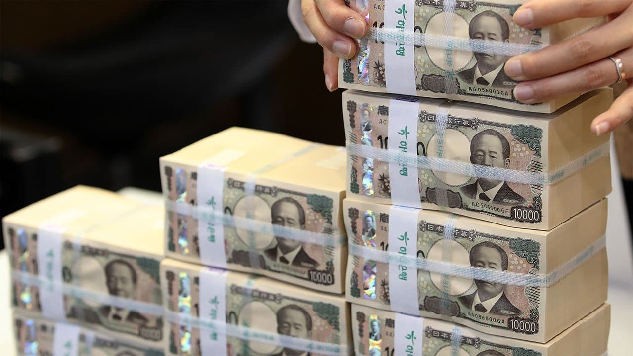 Global bond sell-off deepens amid inflation fears