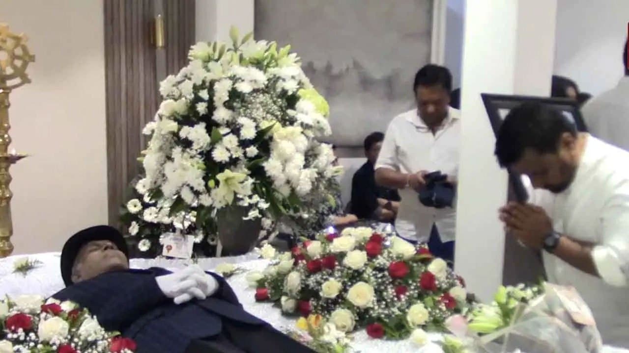 President pays final respects to veteran singer Priyankara Perera