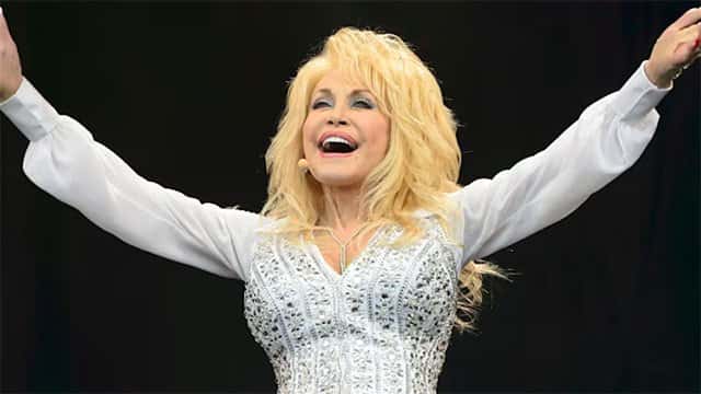 Dolly Parton to get new Hollywood star after vandalism