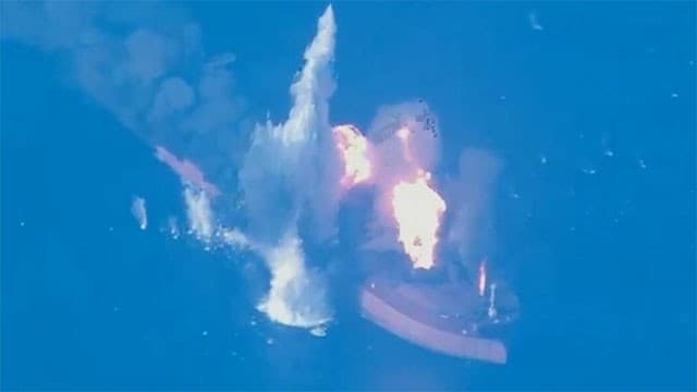 US hits three Iranian oil tankers after saying its warships were targeted