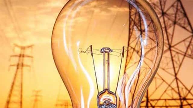 Daily electricity demand declines over four-day period