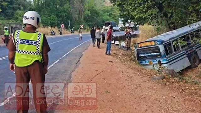 22 hospitalised after private bus overturns in Minneriya