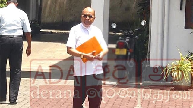 Sumanadasa Abeygunawardena leaves CIABOC after recording three-hour statement