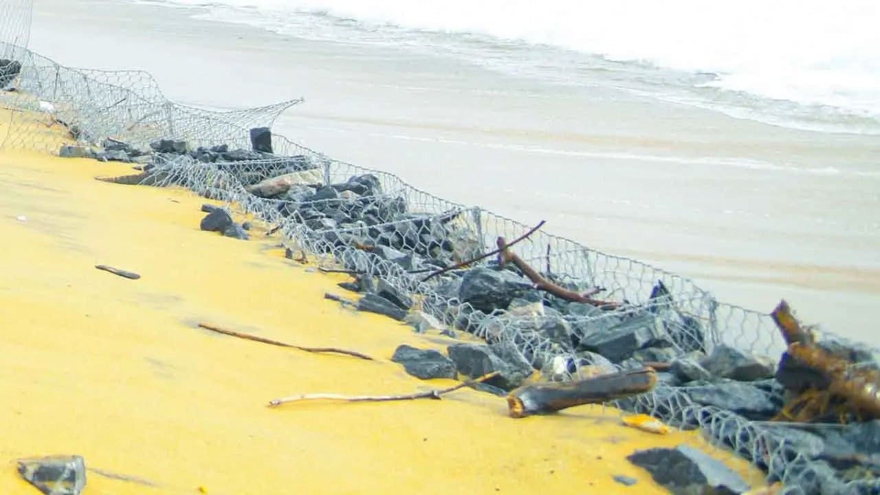 Wattala coastal barrier work halted over construction concerns