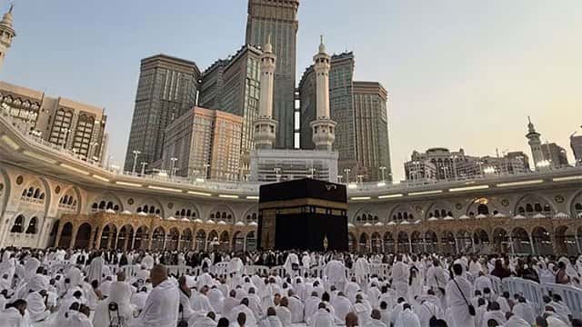 Saudi Arabia says Houthis target Mecca, warn of 'red line'