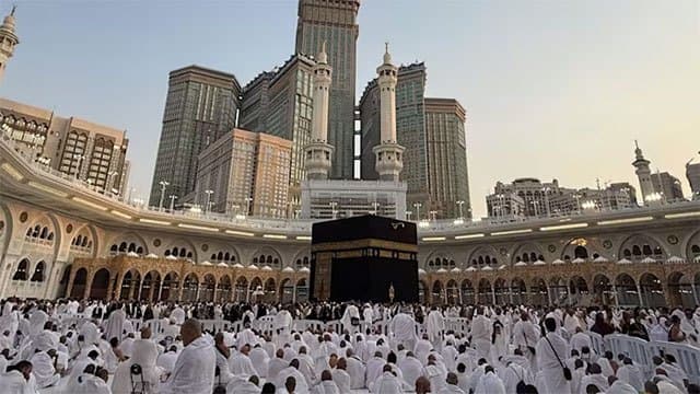 Saudi Arabia says Houthis target Mecca, warn of 'red line'