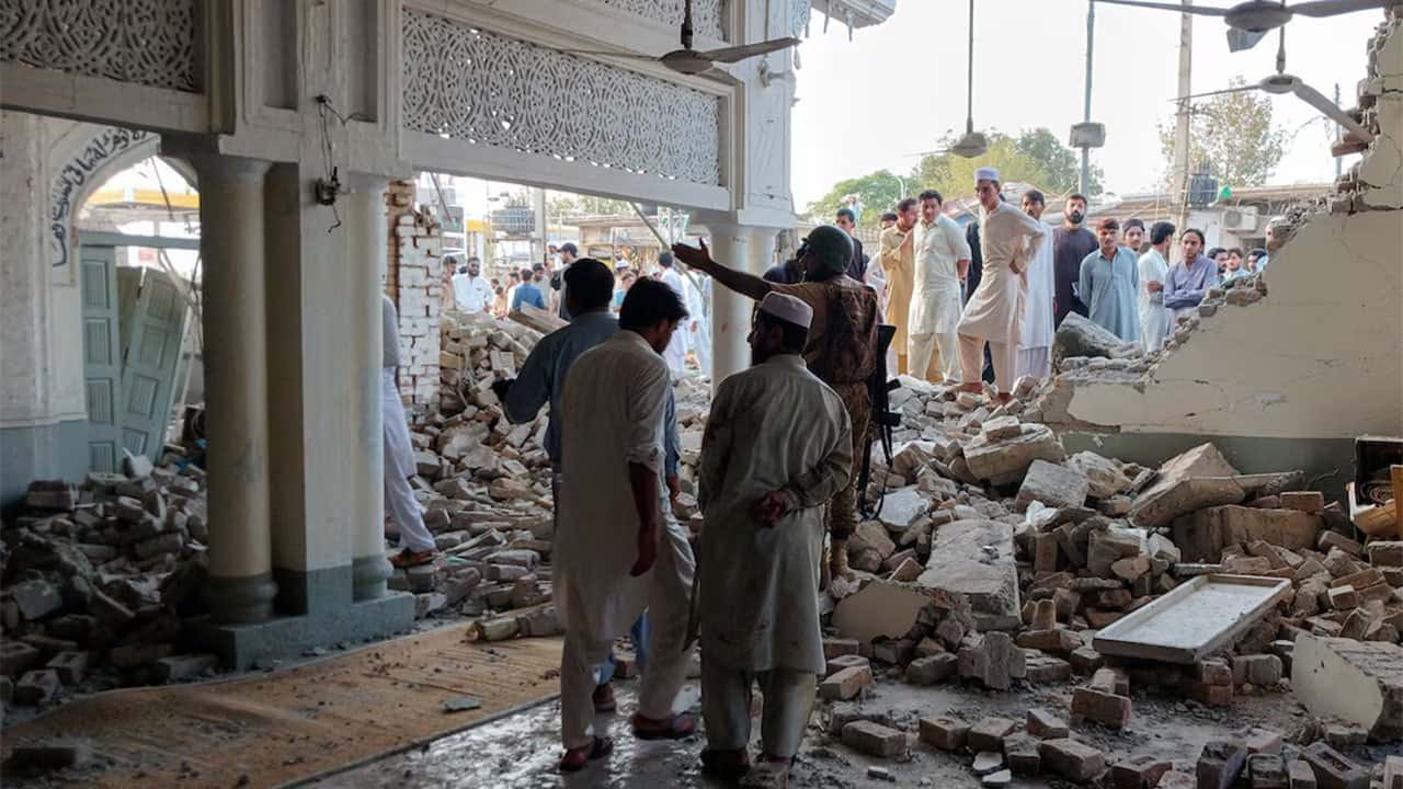 Death toll at 31 in Pakistan police compound attack