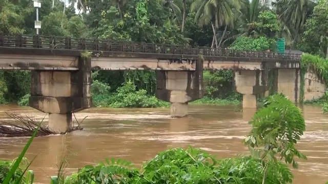 Kelani River water level rises amid heavy rainfall