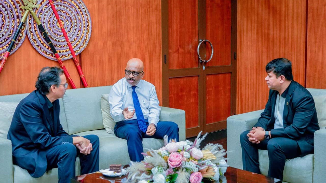 FIFA and govt discuss major plans for Sri Lankan football - FFSL