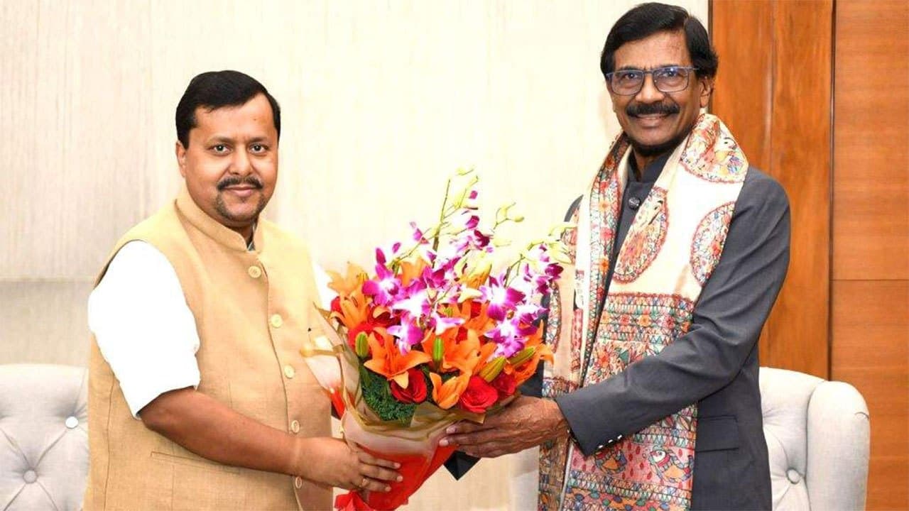 JVP delegation led by TIlvin Silva meets BJP chief in India