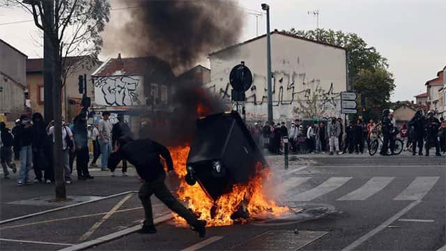 Students and police clash as France struggles to quell school protests