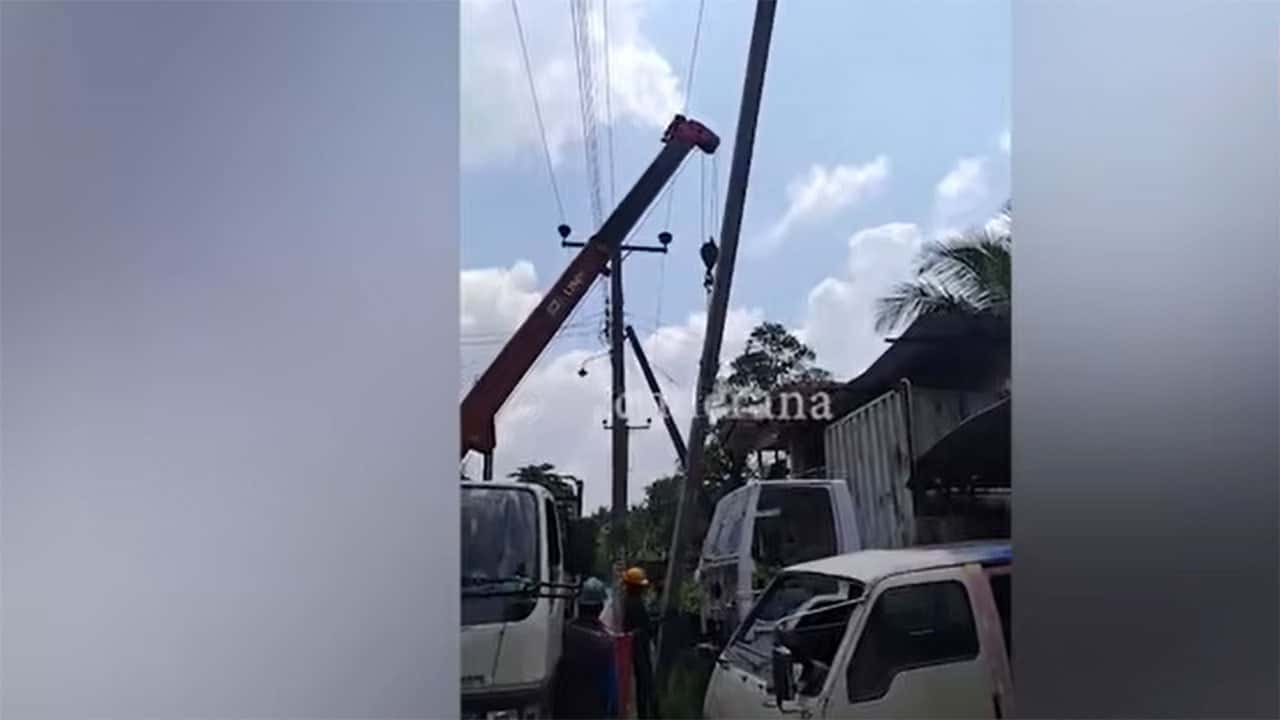 One worker dead, 2 hospitalised after electrocution during power pole installation
