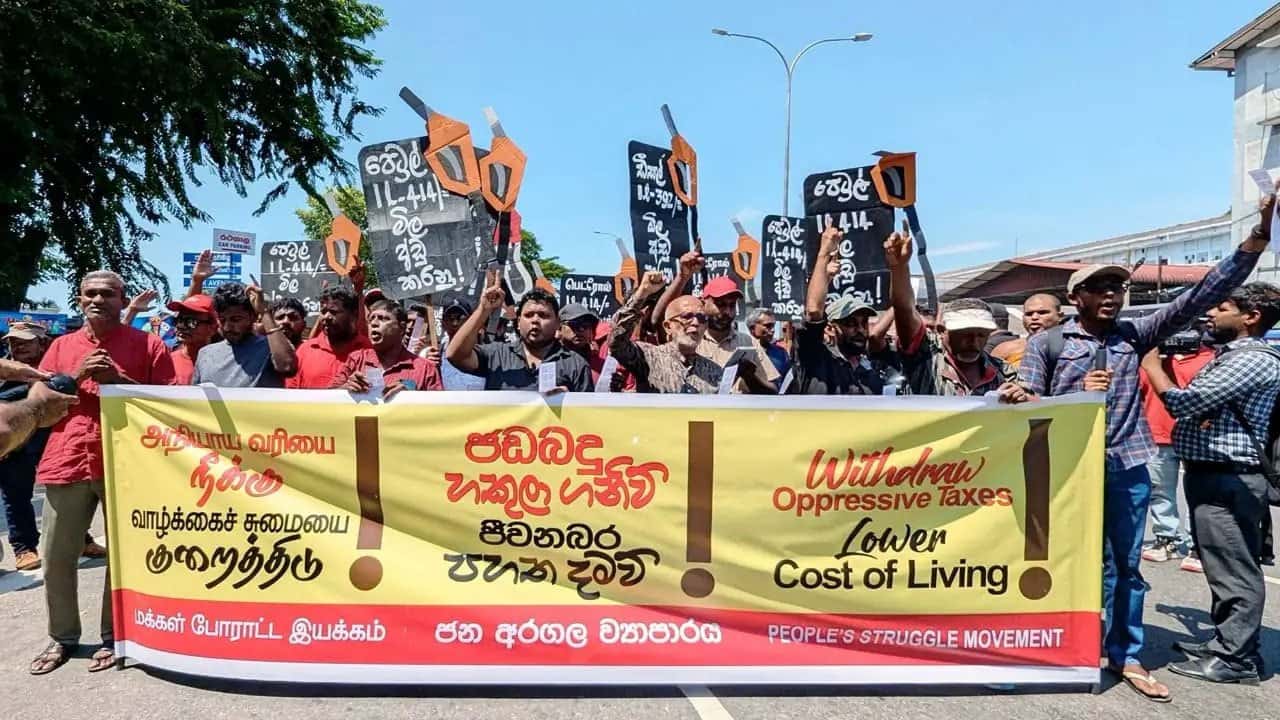 Six arrested during FSP protest march in Colombo Fort