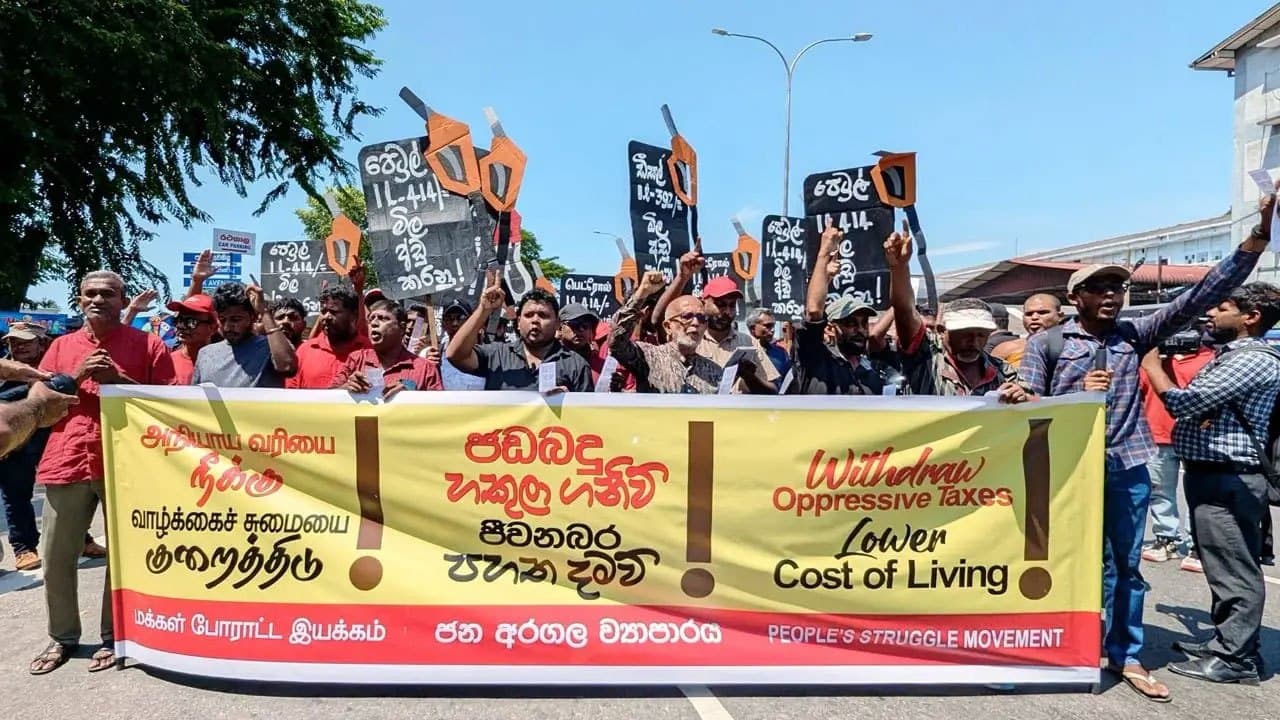 Six arrested during FSP protest march in Colombo Fort