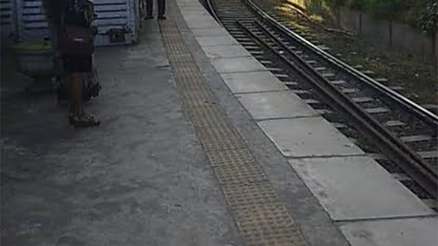 Landslide blocks railway line between Peradeniya and Gelioya